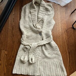Sleeveless cardigan